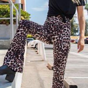NWT -Butter Soft High Waist blk/gry Leopard Yoga Bell Bottoms